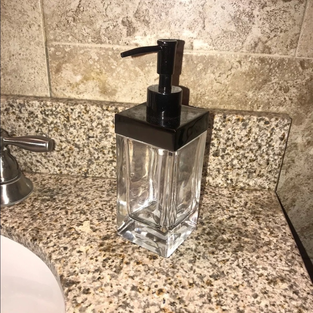 Soap/lotion dispenser